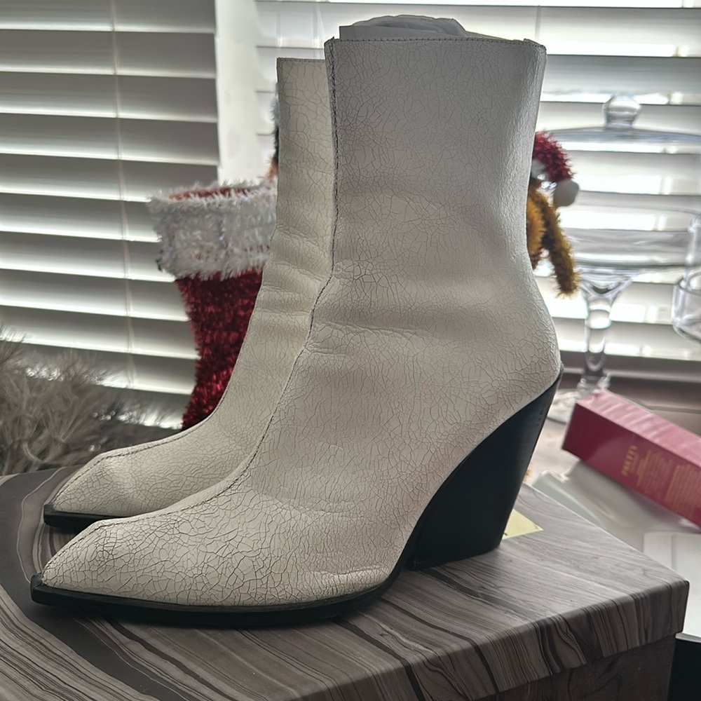 Jeffrey Campbell white Renegades boot